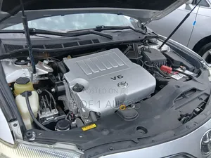 Toyota Camry XLE V6 4dr Sedan (3.5L 6cyl 6A) 2011 Silver