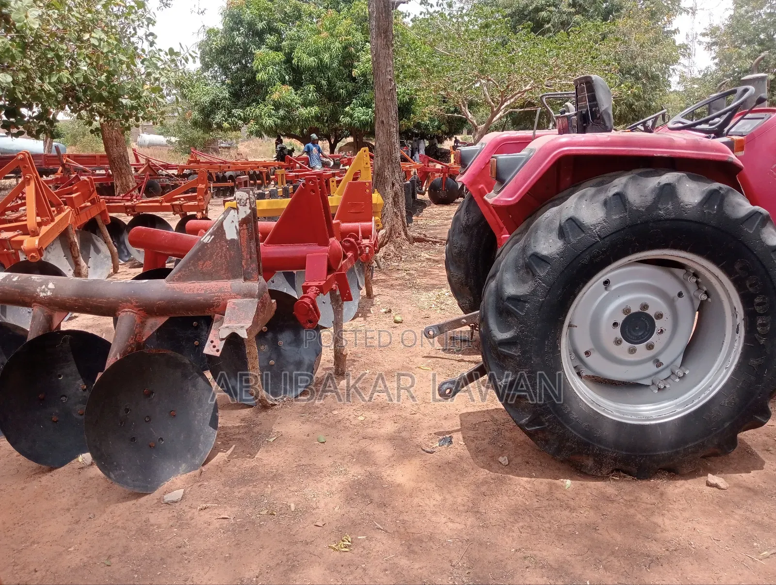 Mahindra Tractor 605