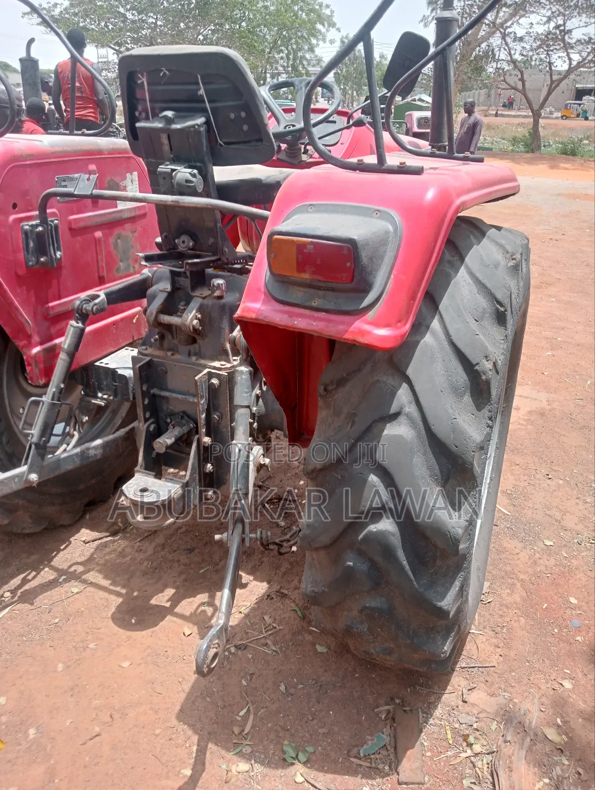 Mahindra Tractor 605