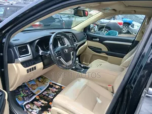 Toyota Highlander XLE V6 4x4 (3.5L 6cyl 6A) 2016 Black