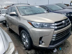 Toyota Highlander Limited Platinum V6 4x4 (3.5L 6cyl 6A) 2016 Gold