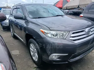 Toyota Highlander Limited 3.5l 4WD 2013 Gray
