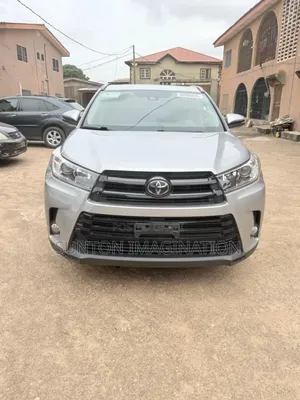 Toyota Highlander SE 4x4 V6 (3.5L 6cyl 8A) 2017 Gray