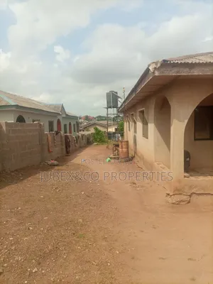 6bdrm Bungalow in Singer Ewupe Sango for sale