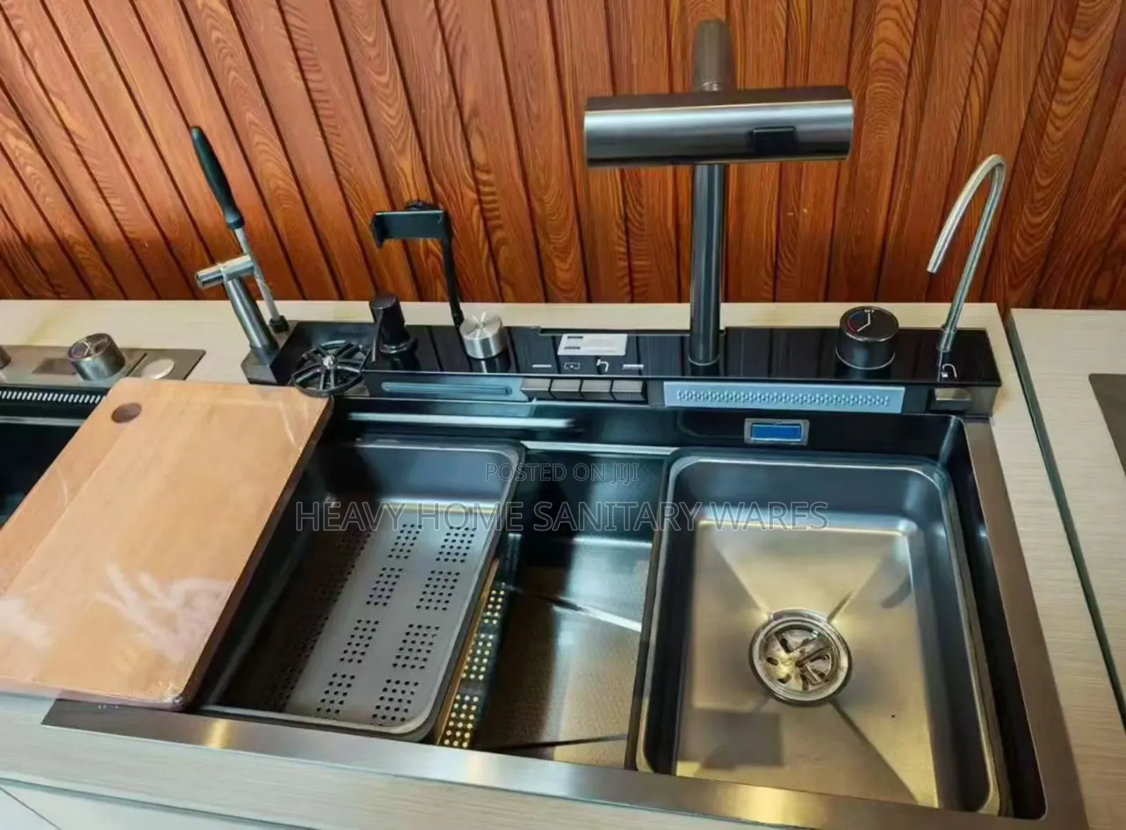 Kitchen Sink With Selfie Stick Holder