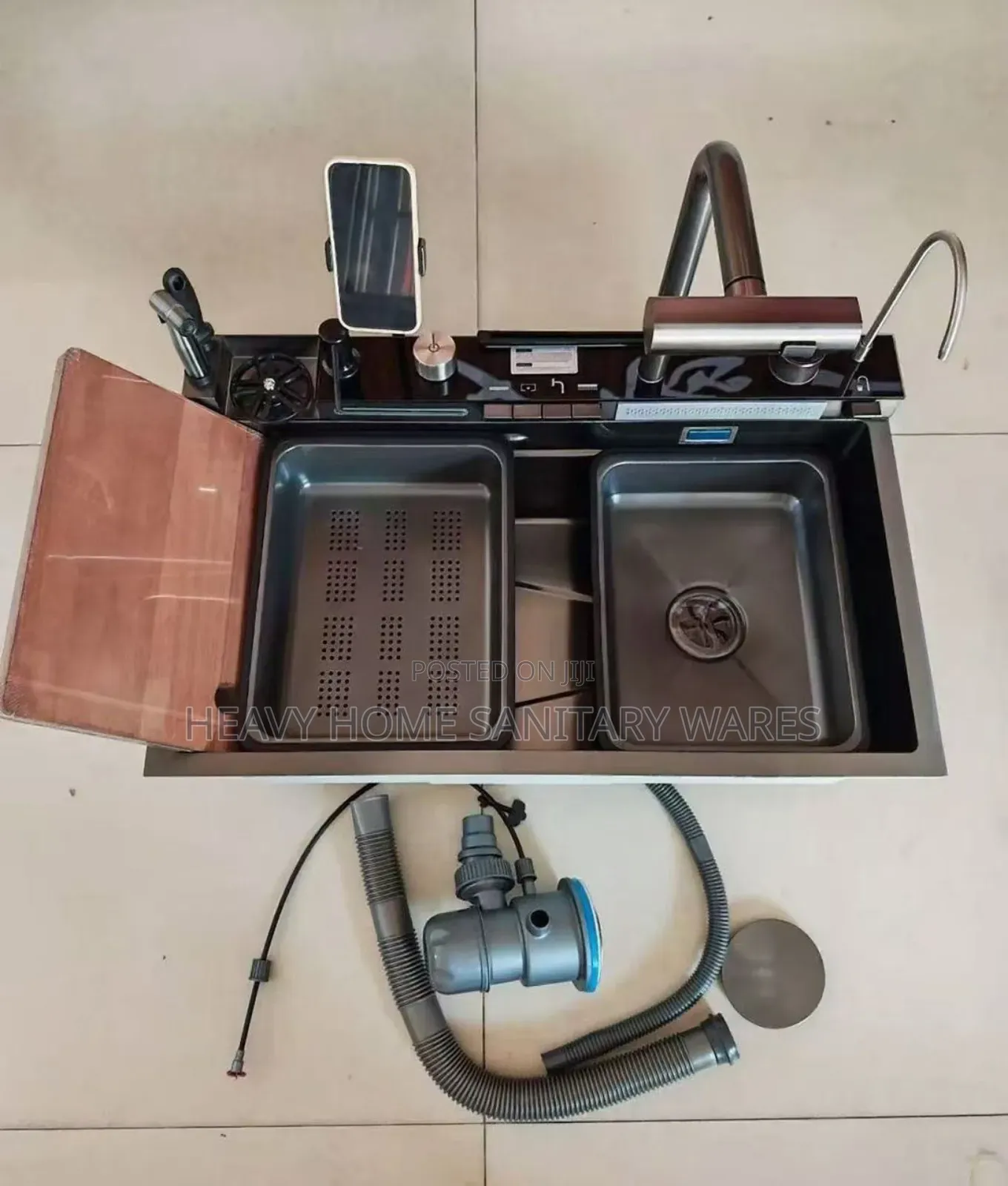 Kitchen Sink With Selfie Stick Holder