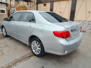 Toyota Corolla LE 4dr Sedan (1.8L 4cyl 4A) 2010 Silver