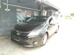 Toyota Avensis 2012 Black