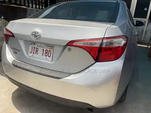 Toyota Corolla LE 4dr Sedan (1.8L 4cyl CVT) 2015 Silver
