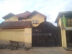3bdrm Block of Flats in Chosen Estate, Obafemi-Owode for sale