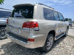 Lexus LX 570 (5 seats) AWD 2016 Gold