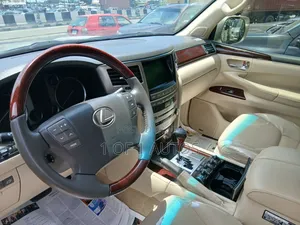 Lexus LX 570 (5 seats) AWD 2016 Gold
