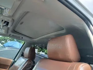 Toyota Sequoia Platinum 4dr SUV 4WD (5.7L 8cyl 6A) 2013 Silver