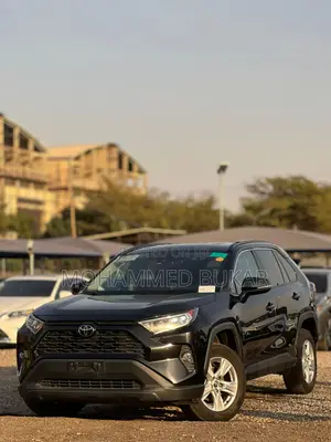 Toyota RAV4 XLE 2021 Black