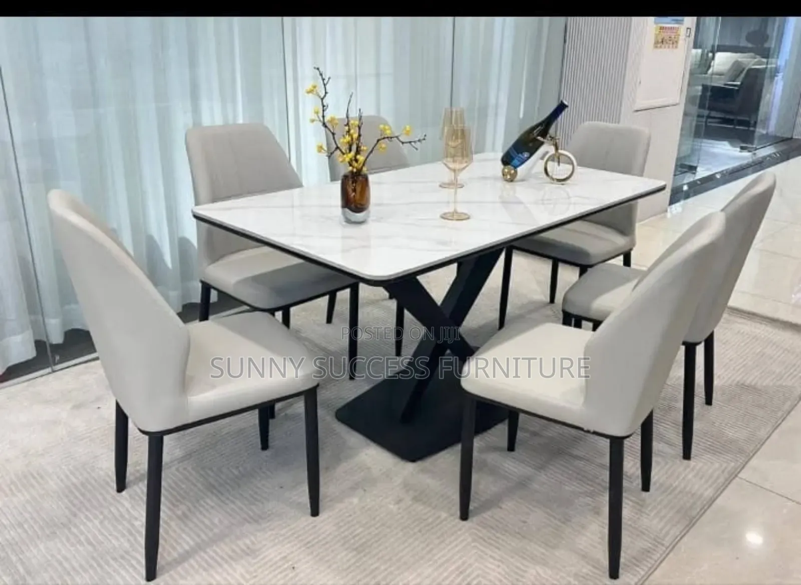 6 Seaters Beautiful Dinning Set