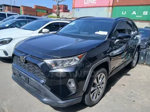 Toyota RAV4 XLE 2021 Black