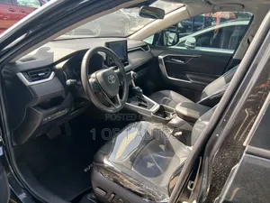 Toyota RAV4 XLE 2021 Black