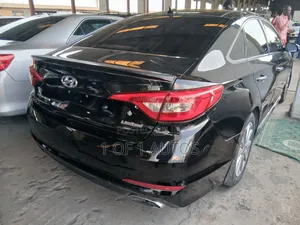 Hyundai Sonata Sport 2.0T Sedan FWD (2.0L 4cyl 6A) 2016 Black