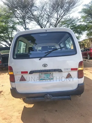 Toyota HiAce 2005 White