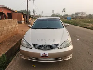 Toyota Camry 2005 Gold