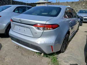 Toyota Corolla LE 2022 Silver
