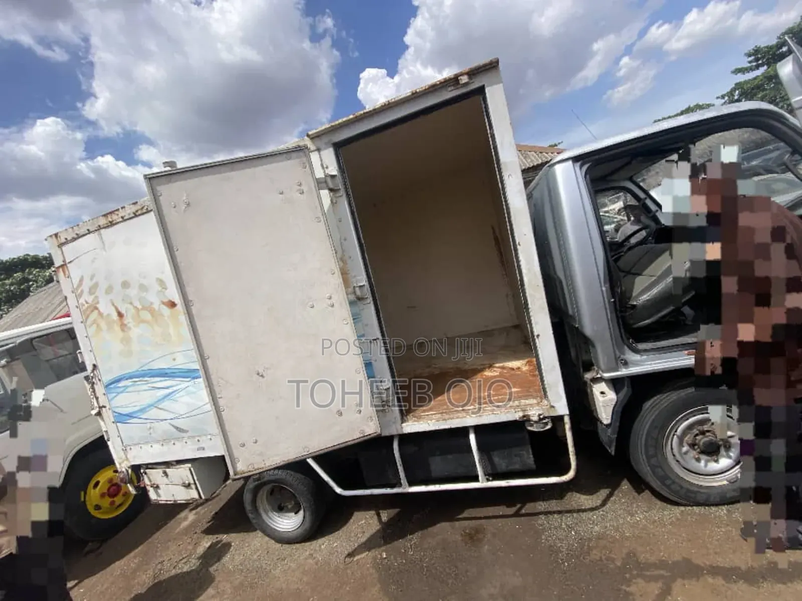 Nissan Cabstar Container