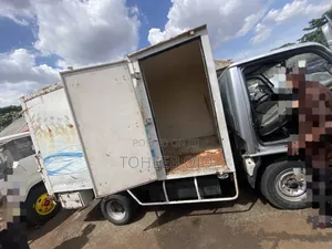 Nissan Cabstar Container