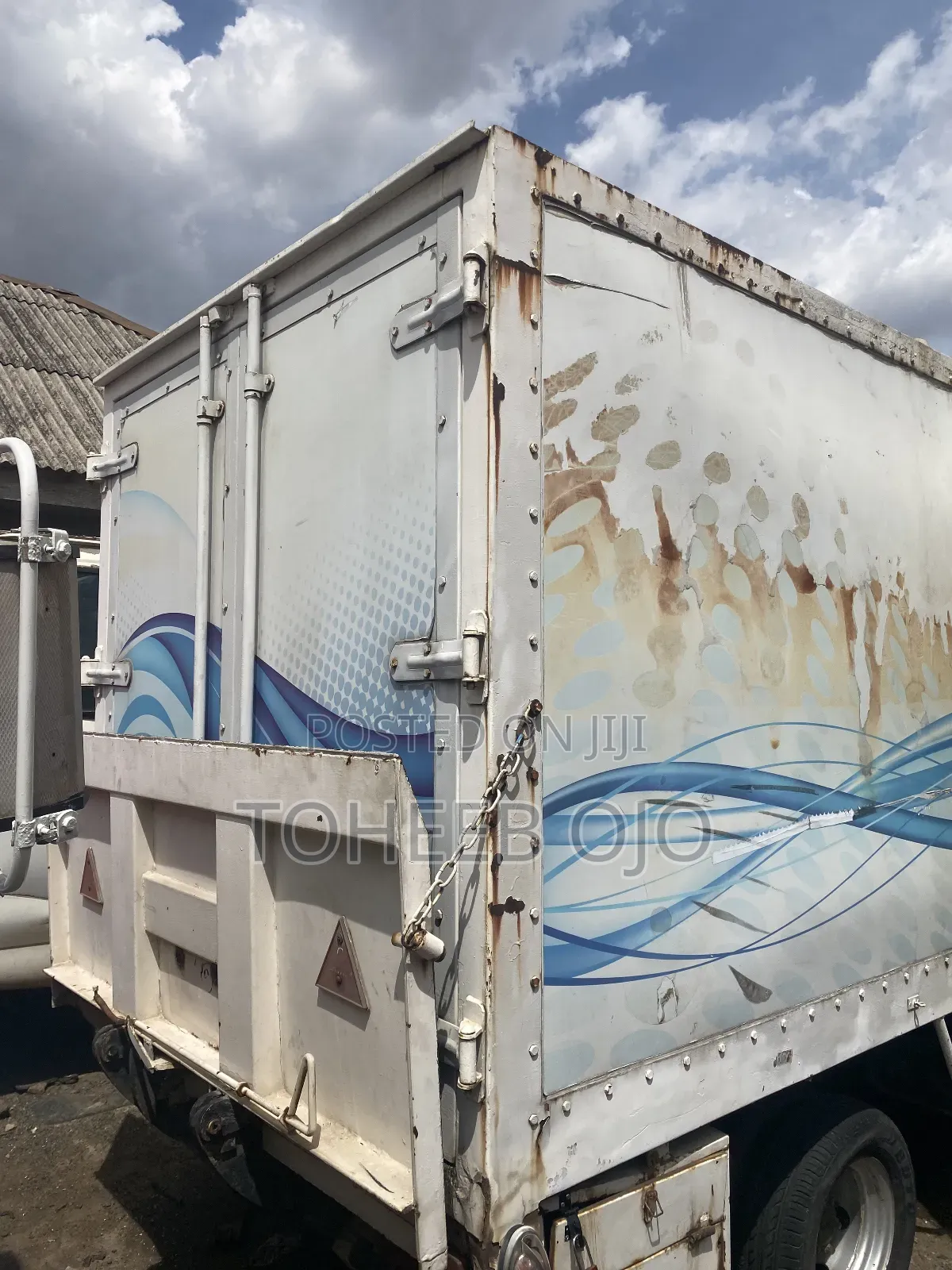 Nissan Cabstar Container