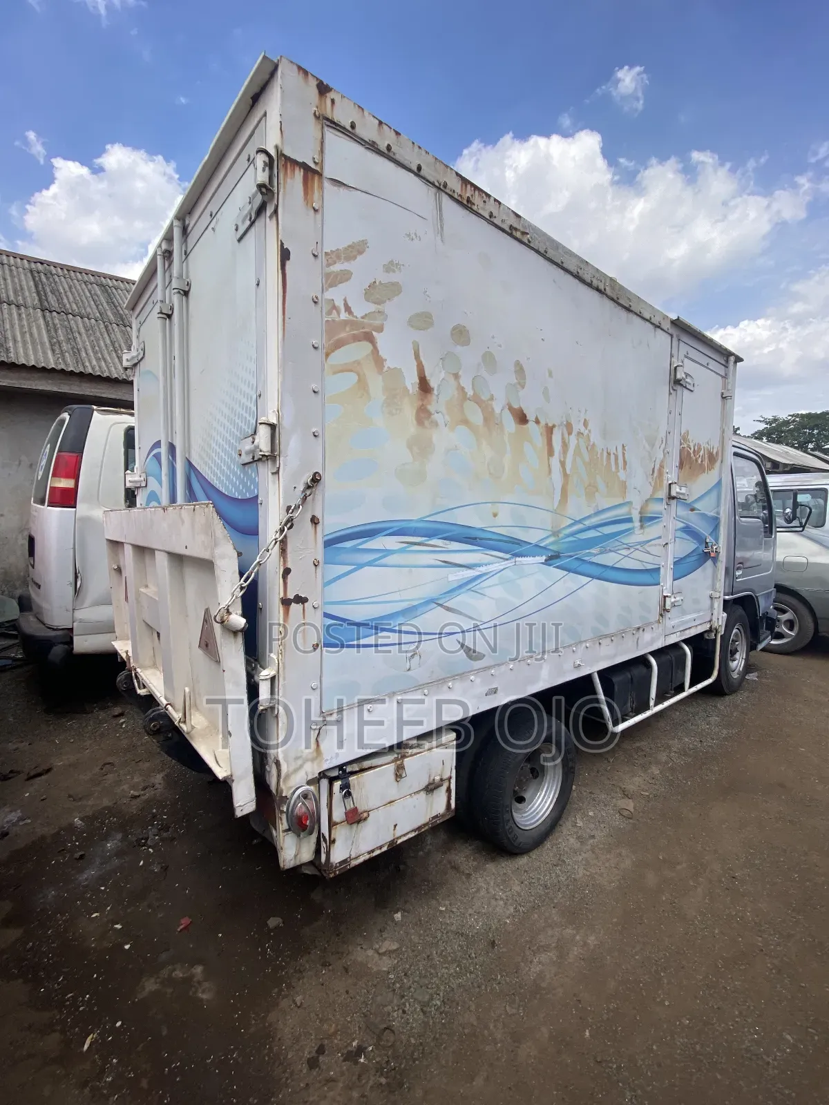 Nissan Cabstar Container