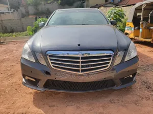 Mercedes-Benz E350 Base 4Matic Sedan AWD (3.5L 6cyl 7A) 2011 Gray