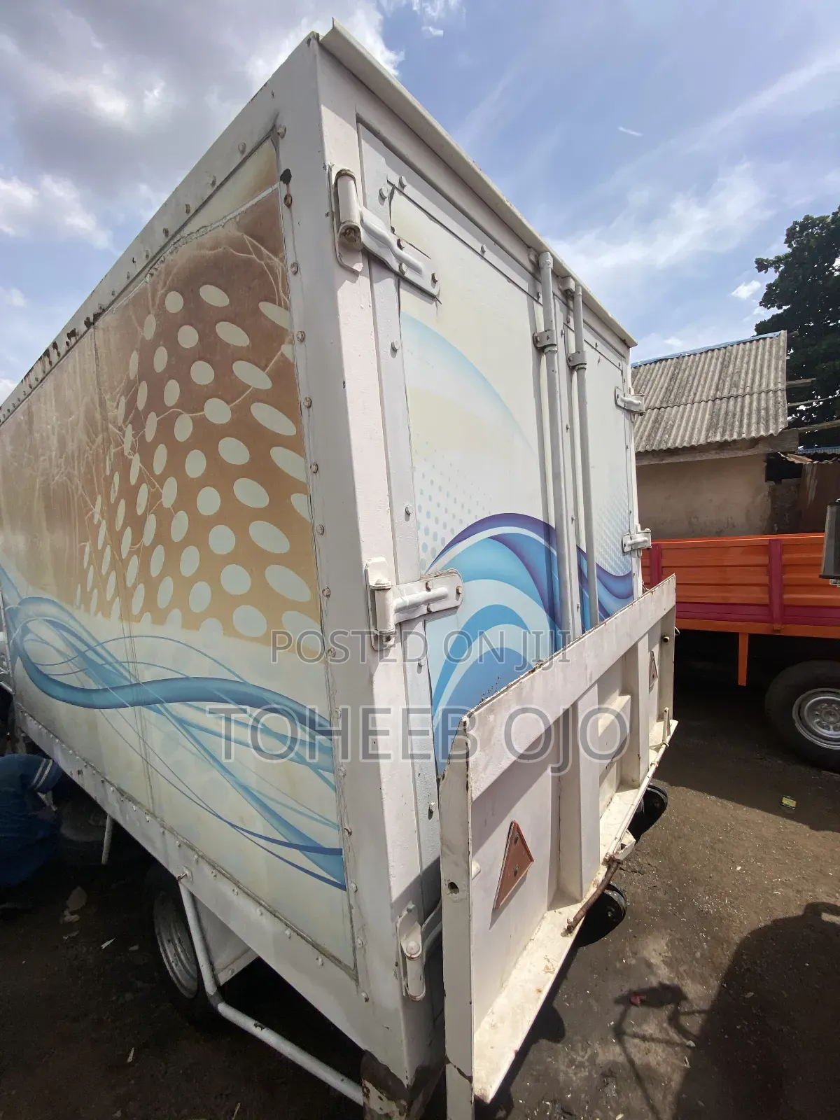 Nissan Cabstar Container