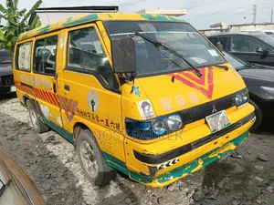 Mitsubishi L300 2005 Yellow
