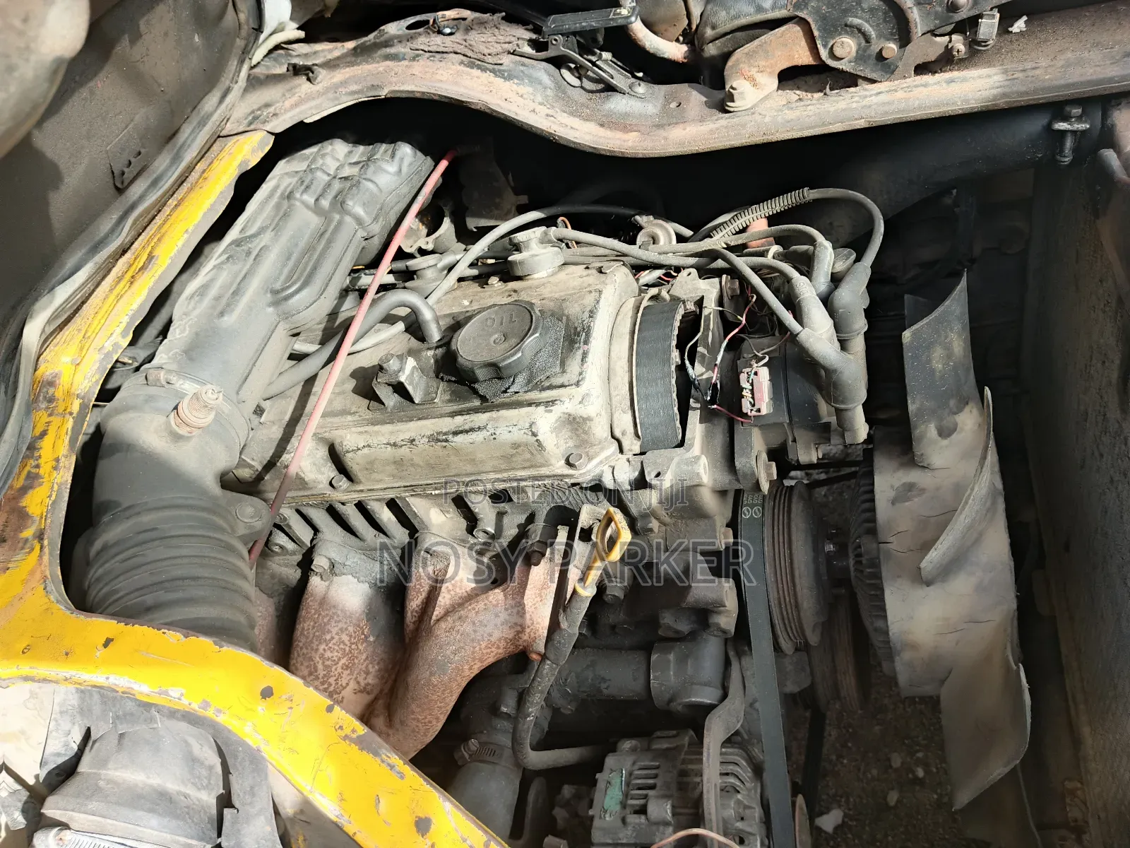 Mitsubishi L300 2005 Yellow