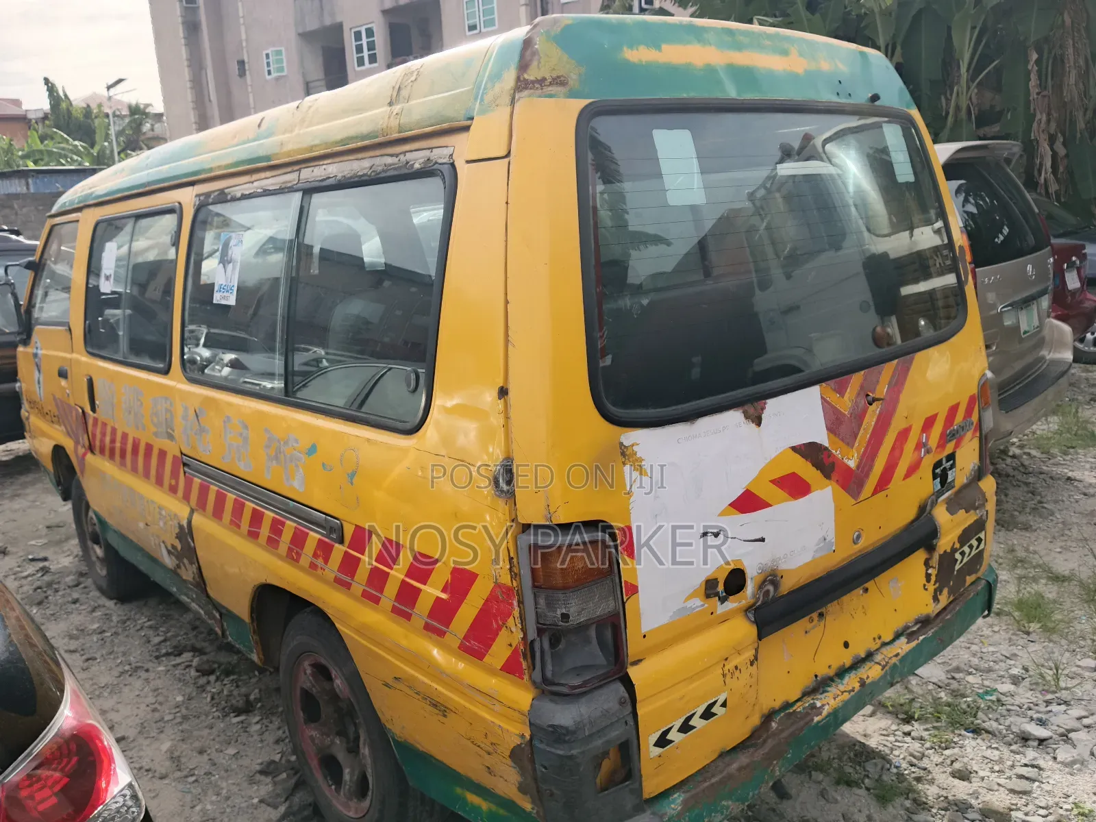 Mitsubishi L300 2005 Yellow