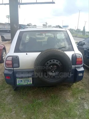 Toyota RAV4 Automatic 2000 Silver