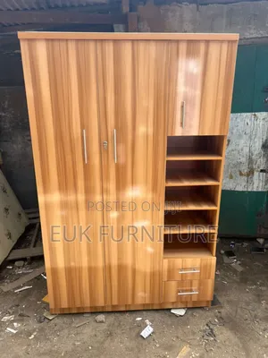 BNN 4ft by 6ft Wardrobe That Has Shoeshelf