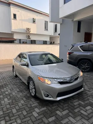 Toyota Camry XLE 4dr Sedan (2.5L 4cyl 6A) 2014 Silver