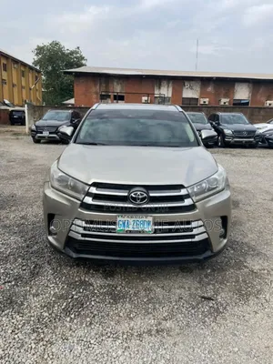 Toyota Highlander Limited 4dr SUV AWD (3.5L 6cyl 6A) 2015 Gold