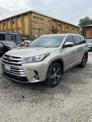 Toyota Highlander Limited 4dr SUV AWD (3.5L 6cyl 6A) 2015 Gold