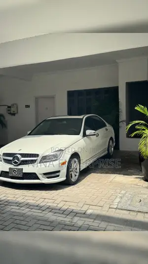 Mercedes-Benz C300 Sport 4Matic Sedan AWD (3.0L 6cyl 7A) 2012 Pearl