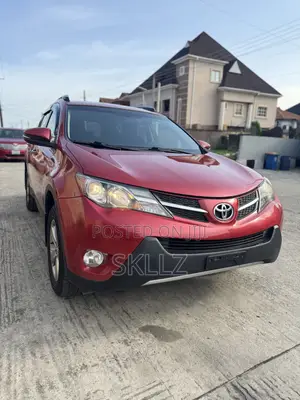 Toyota RAV4 XLE 4dr SUV AWD (2.5L 4cyl 6A) 2015 Red