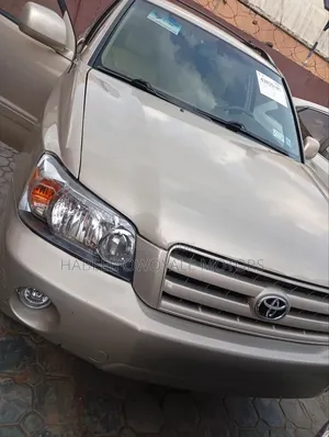 Toyota Highlander V6 AWD 2004 Gold