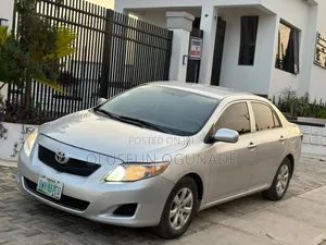Toyota Corolla LE 4dr Sedan (1.8L 4cyl 4A) 2010 Silver