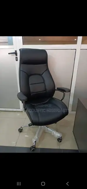 Sleek Contoured Management Chair