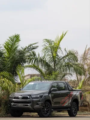 New Toyota Hilux 2025 Gray
