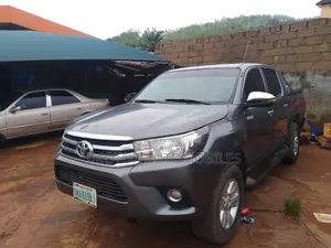 Toyota Hilux 2019 Gray