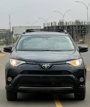 Toyota RAV4 XLE 4dr SUV (2.5L 4cyl 6A) 2018 Black