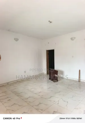 3bdrm Block of Flats in Okebadan, Akobo for rent
