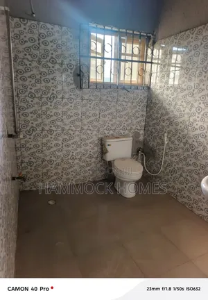 3bdrm Block of Flats in Okebadan, Akobo for rent