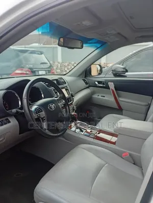 Toyota Highlander Limited 3.5l 4WD 2013 White